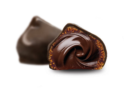 Caja Flamenca. Bombón de higo relleno de praliné y cubierto de chocolate negro